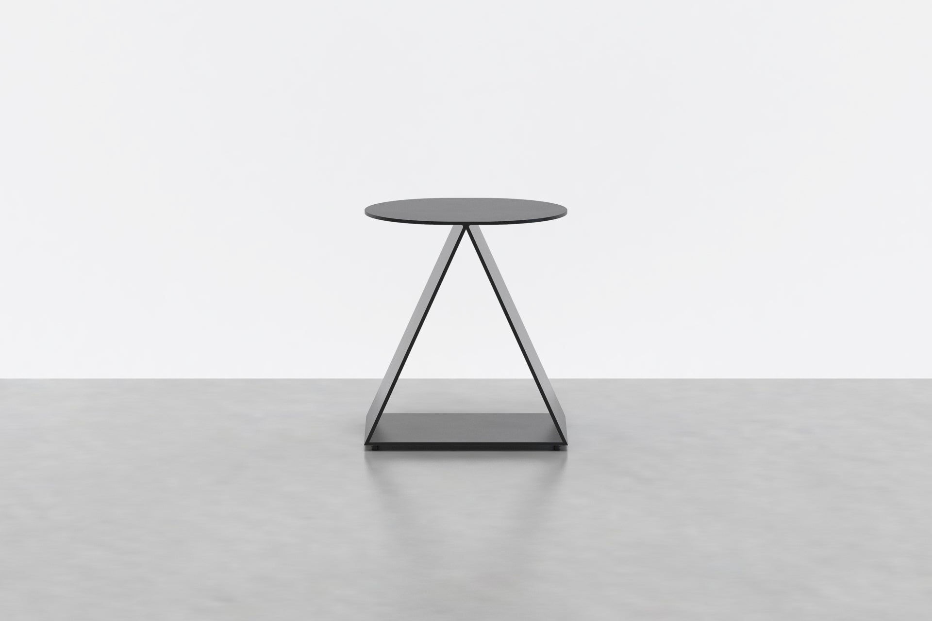 Tack End Table Round in Brass