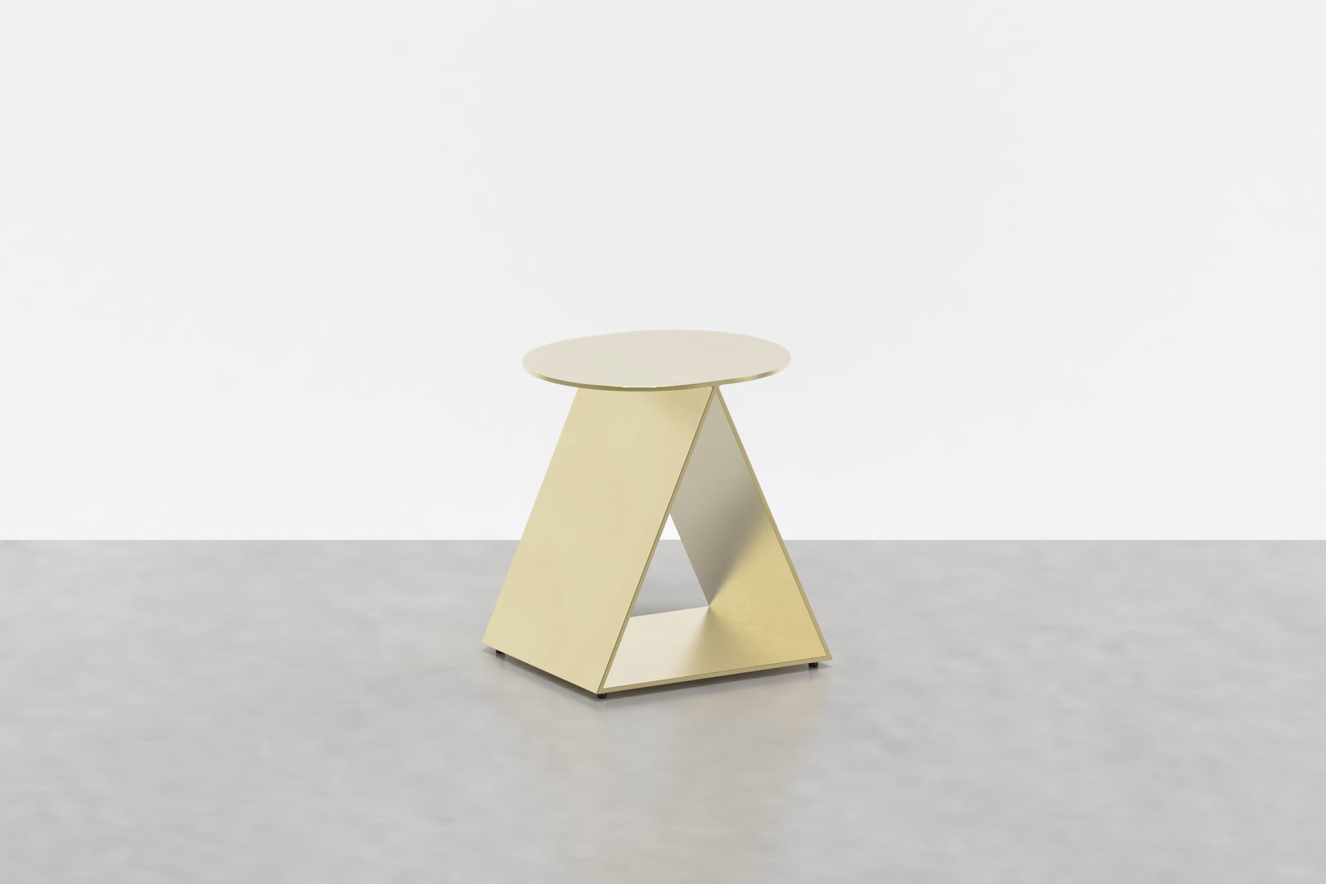 Tack End Table Round in Brass